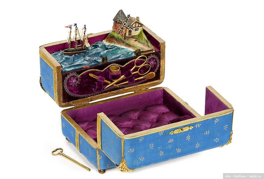 Музыкальная шкатулка-автоматон конца XIX века, несессер для дорогих позолоченных швейных принадлежностей