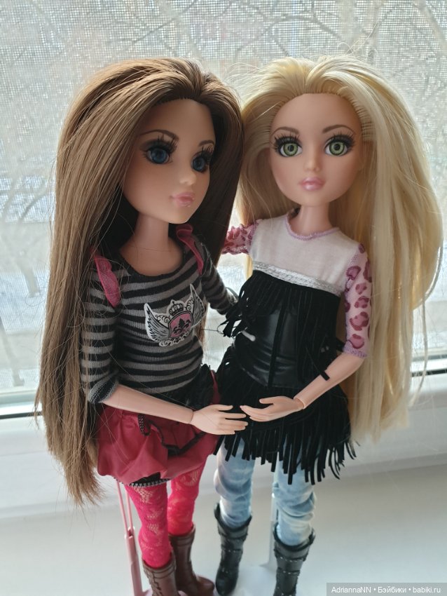 Две сестренки, блондинка и брюнетка Тристен Мокси Тинз (фото 4)