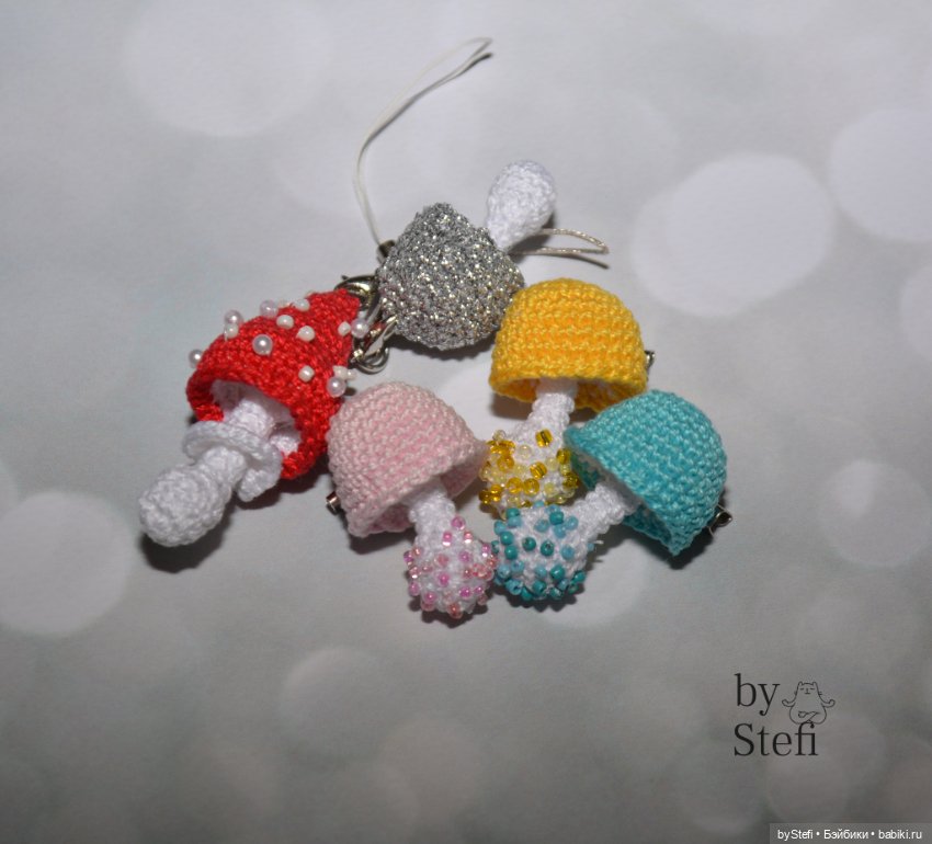 Покажу блошек :D Связала грибочки. Малявочные получились