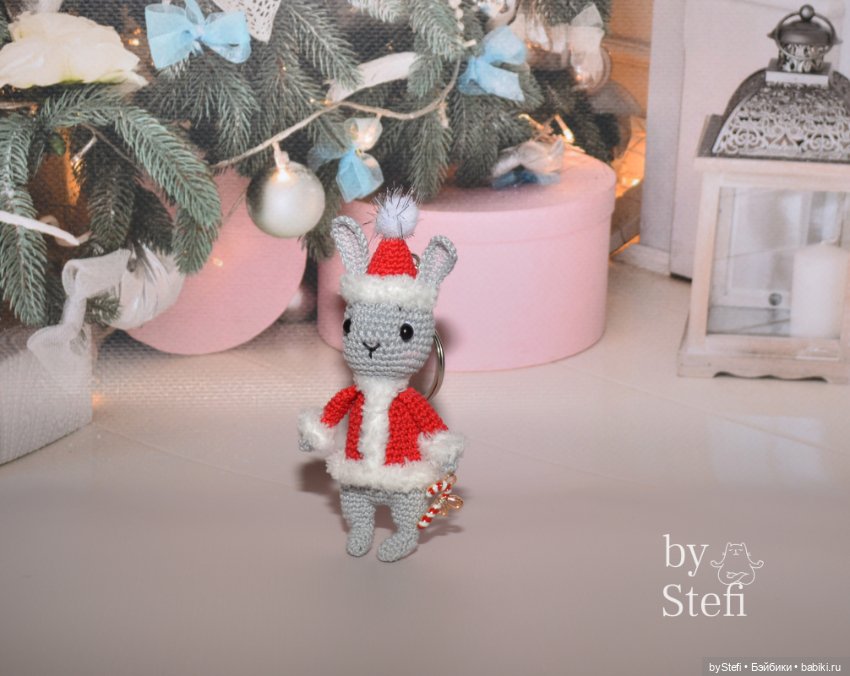 Зайка в костюме Деда Мороза (фото 3)