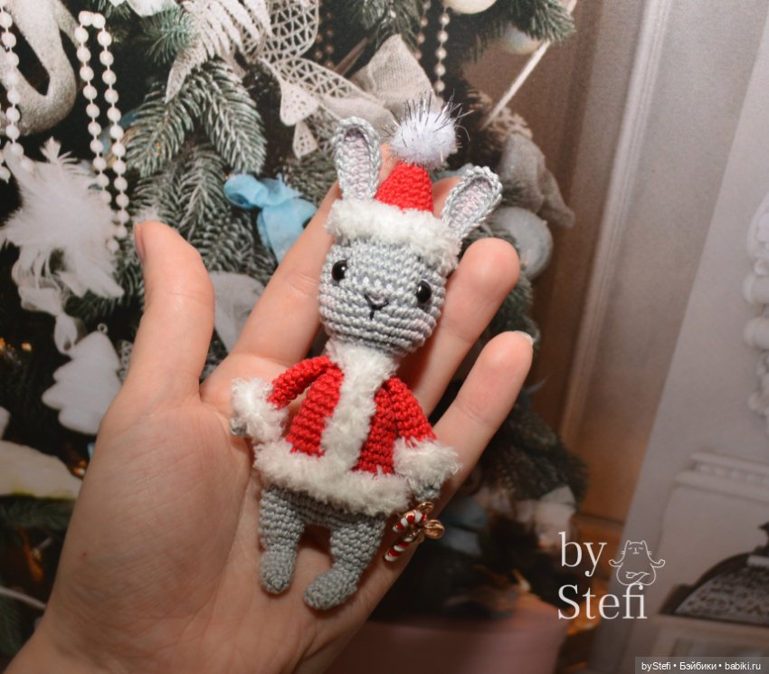 Зайка в костюме Деда Мороза (фото 2)