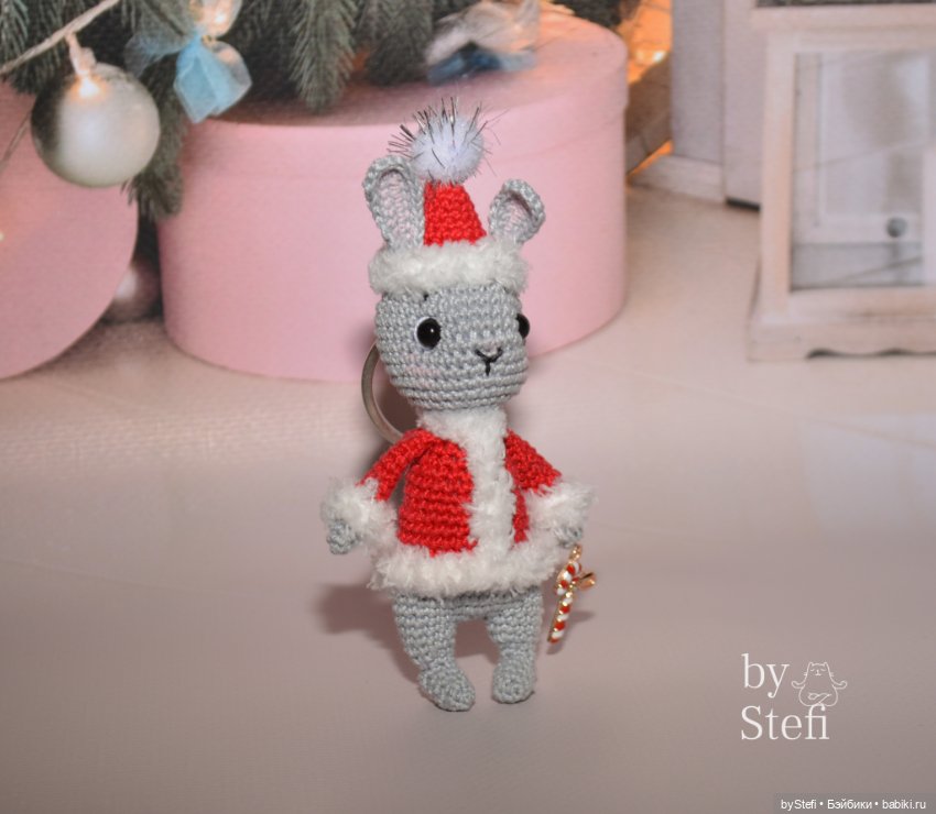 Зайка в костюме Деда Мороза (фото 4)