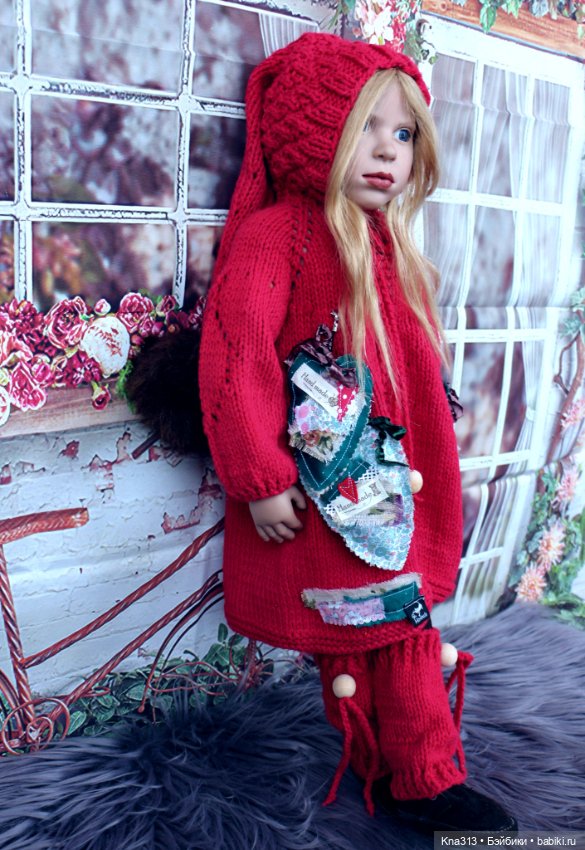 У нас новенькая девочка и костюмы тоже новые