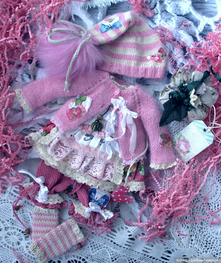 У нас новенькая девочка и костюмы тоже новые