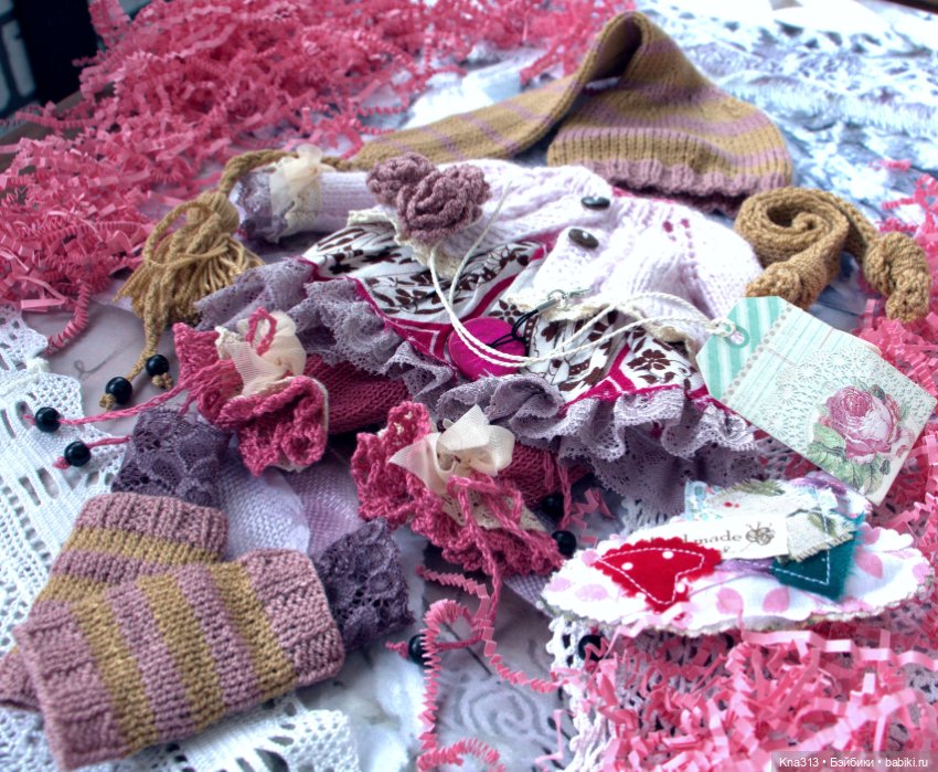 У нас новенькая девочка и костюмы тоже новые