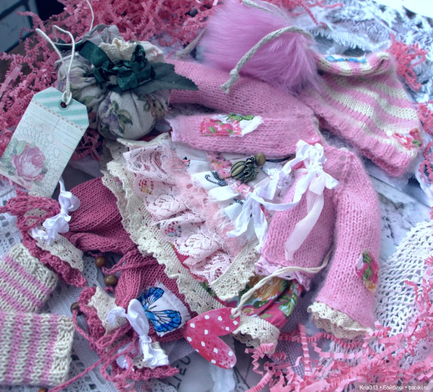 У нас новенькая девочка и костюмы тоже новые