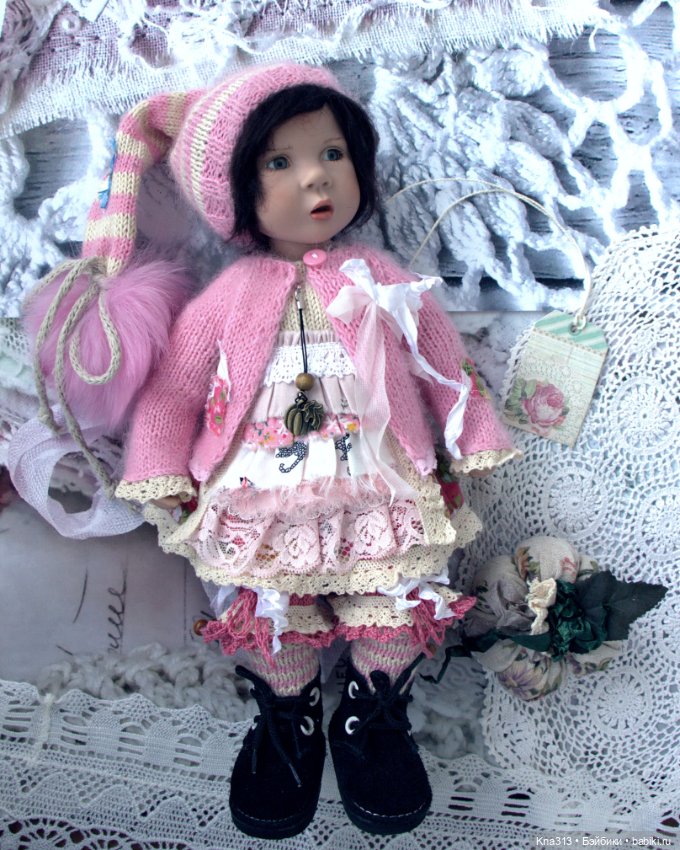 У нас новенькая девочка и костюмы тоже новые