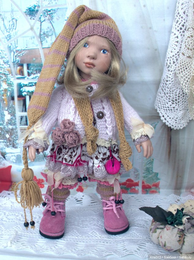 У нас новенькая девочка и костюмы тоже новые