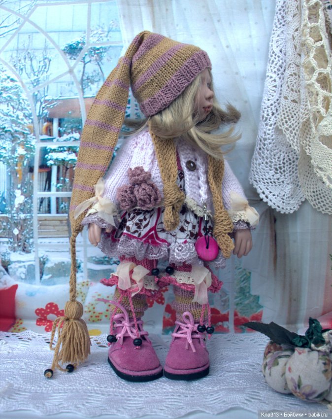 У нас новенькая девочка и костюмы тоже новые