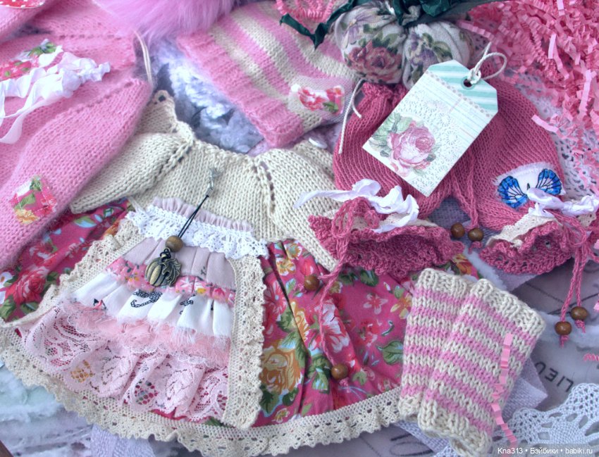 У нас новенькая девочка и костюмы тоже новые