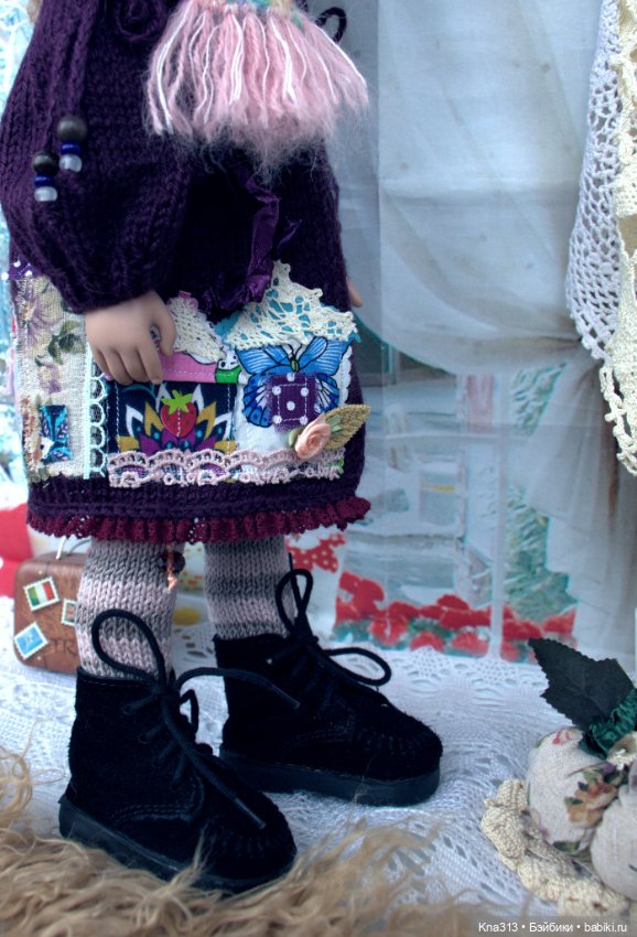 У нас новенькая девочка и костюмы тоже новые