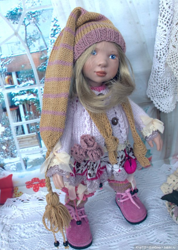 У нас новенькая девочка и костюмы тоже новые