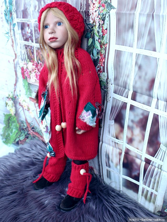 У нас новенькая девочка и костюмы тоже новые