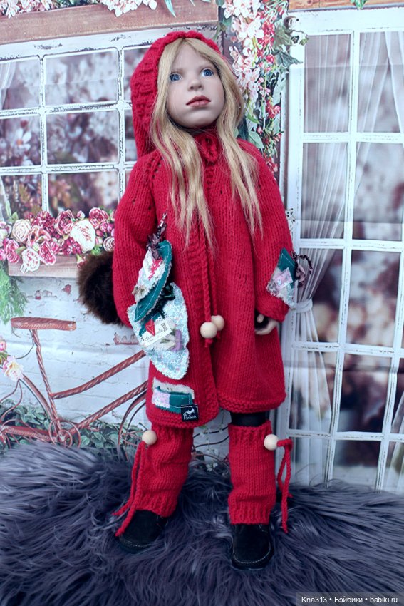 У нас новенькая девочка и костюмы тоже новые