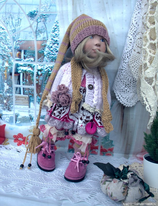 У нас новенькая девочка и костюмы тоже новые