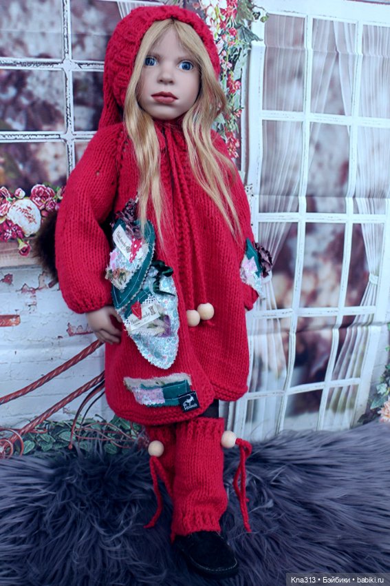 У нас новенькая девочка и костюмы тоже новые