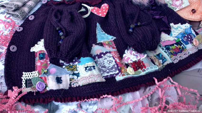 У нас новенькая девочка и костюмы тоже новые