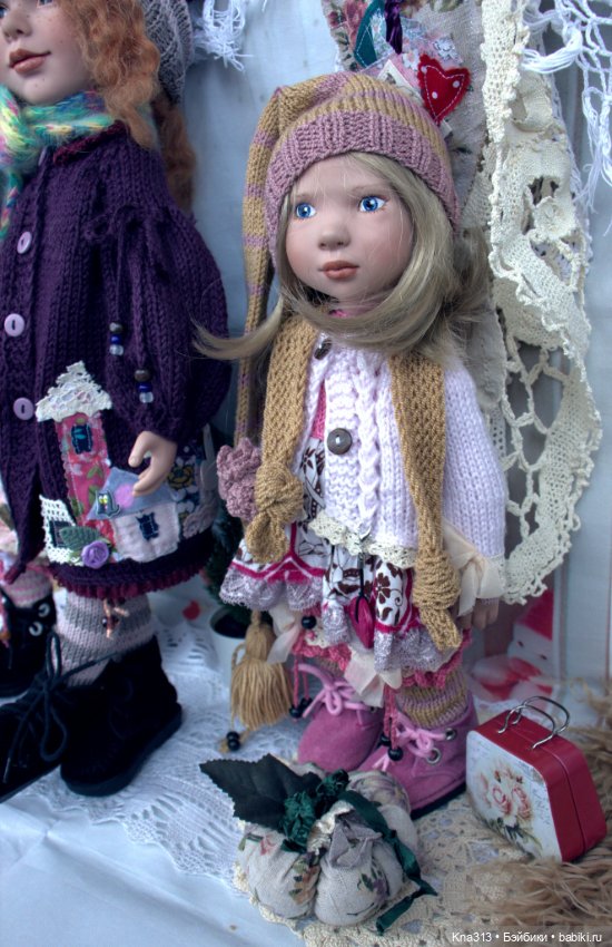 У нас новенькая девочка и костюмы тоже новые