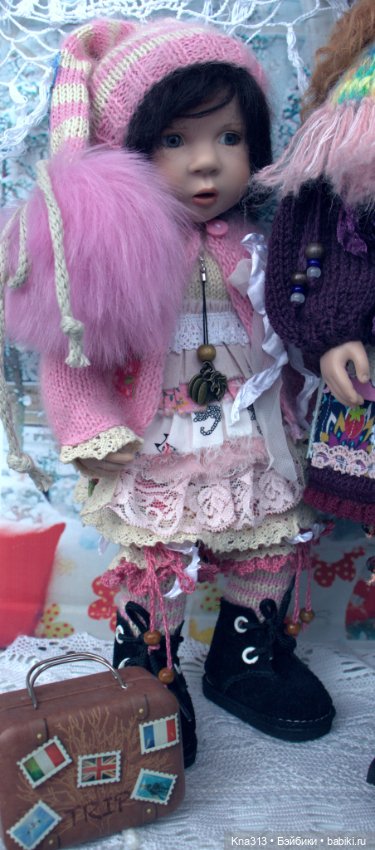 У нас новенькая девочка и костюмы тоже новые