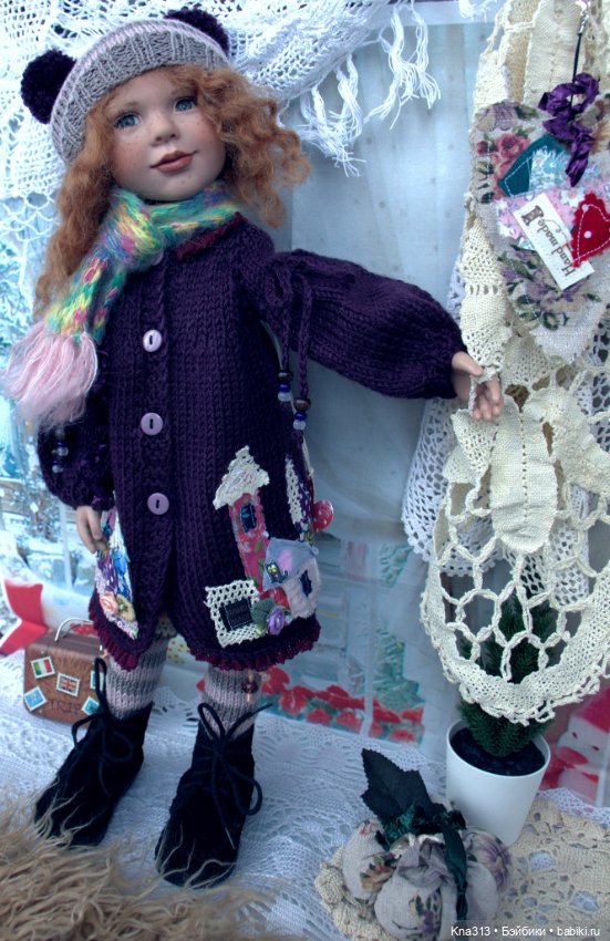 У нас новенькая девочка и костюмы тоже новые