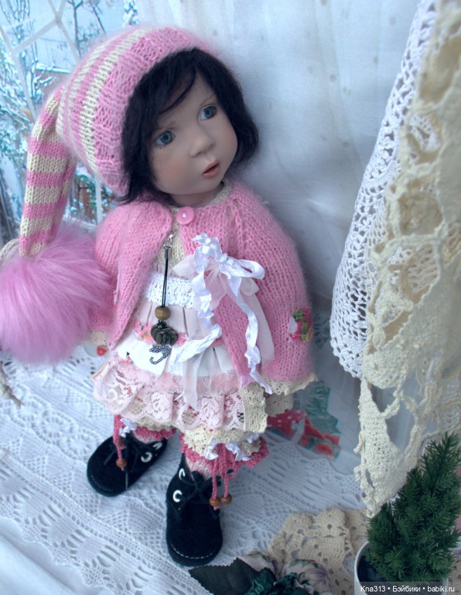 У нас новенькая девочка и костюмы тоже новые