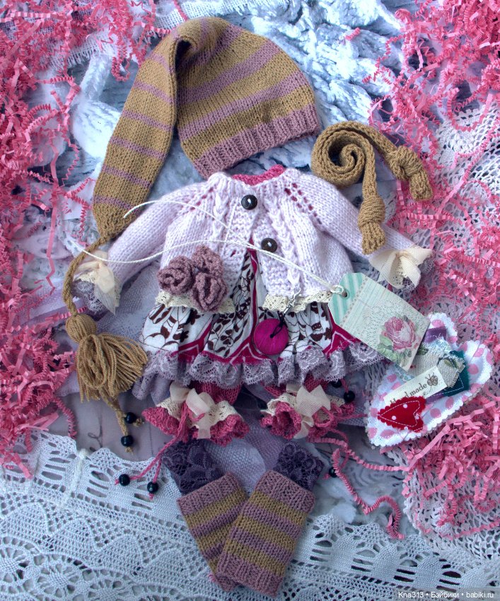 У нас новенькая девочка и костюмы тоже новые