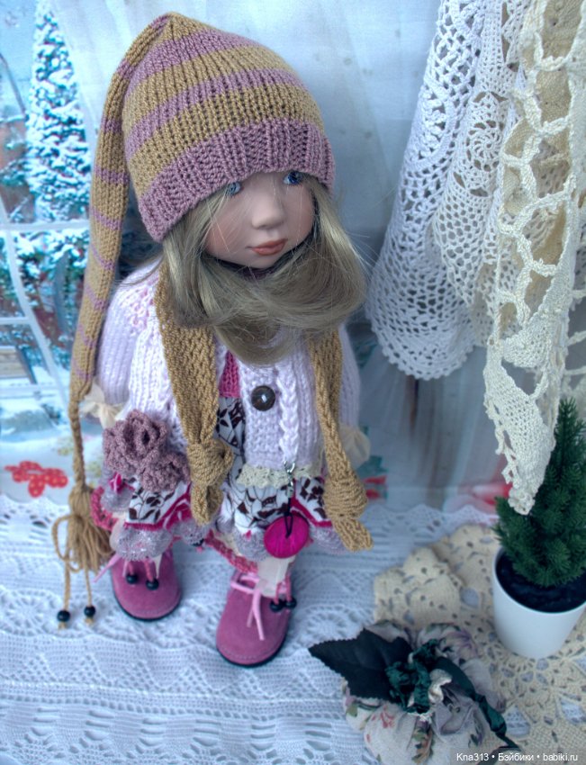 У нас новенькая девочка и костюмы тоже новые