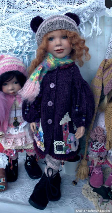 У нас новенькая девочка и костюмы тоже новые