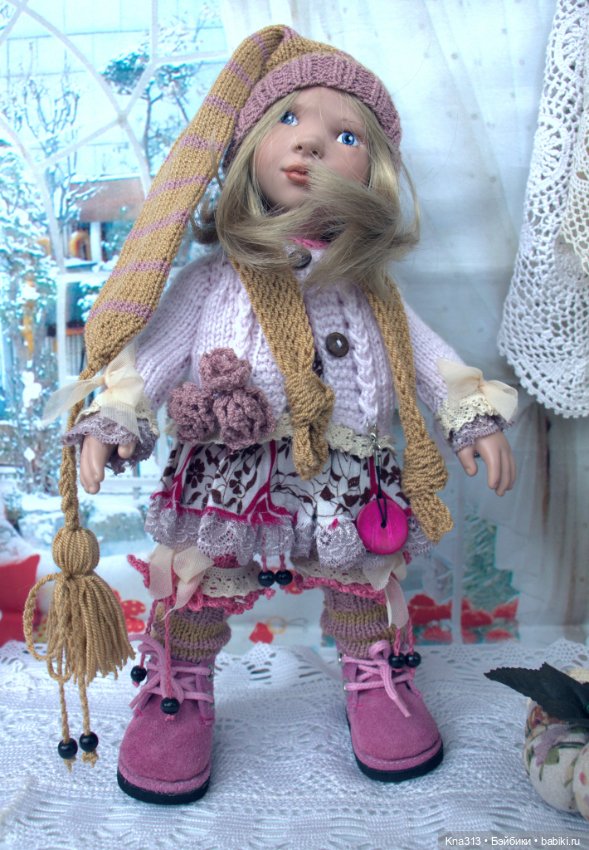 У нас новенькая девочка и костюмы тоже новые