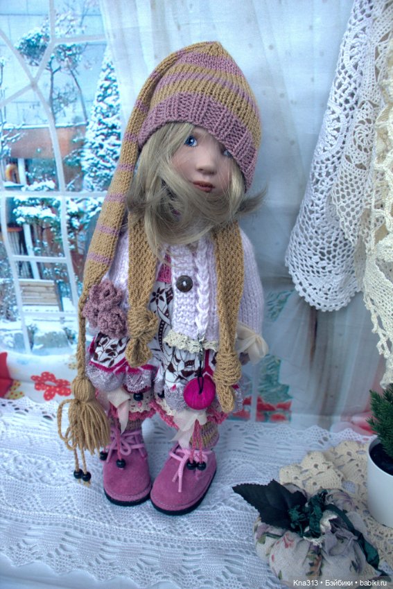 У нас новенькая девочка и костюмы тоже новые