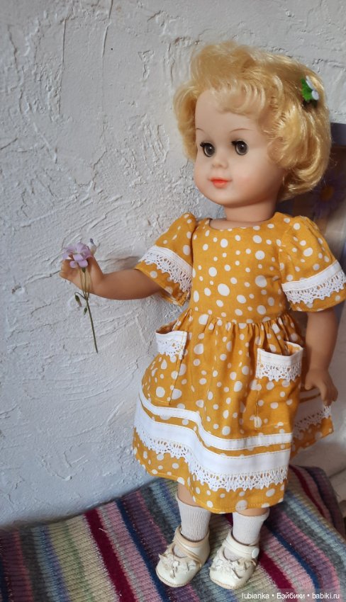 Линда тоже принарядилась в ожидании тепла