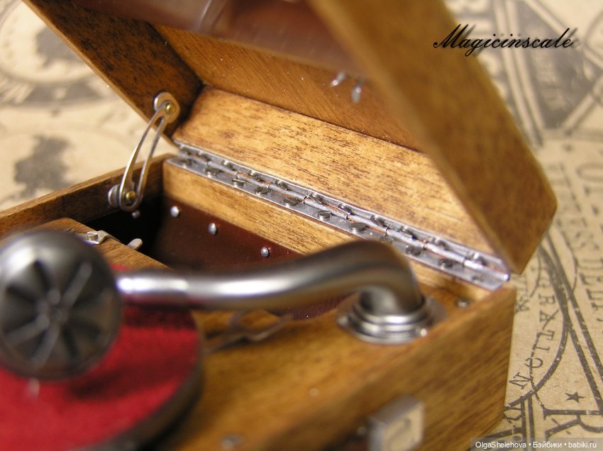 В шесть раз меньше, но не менее крут чем оригинал. Модель патефона в масштабе 1/6 (фото 8)