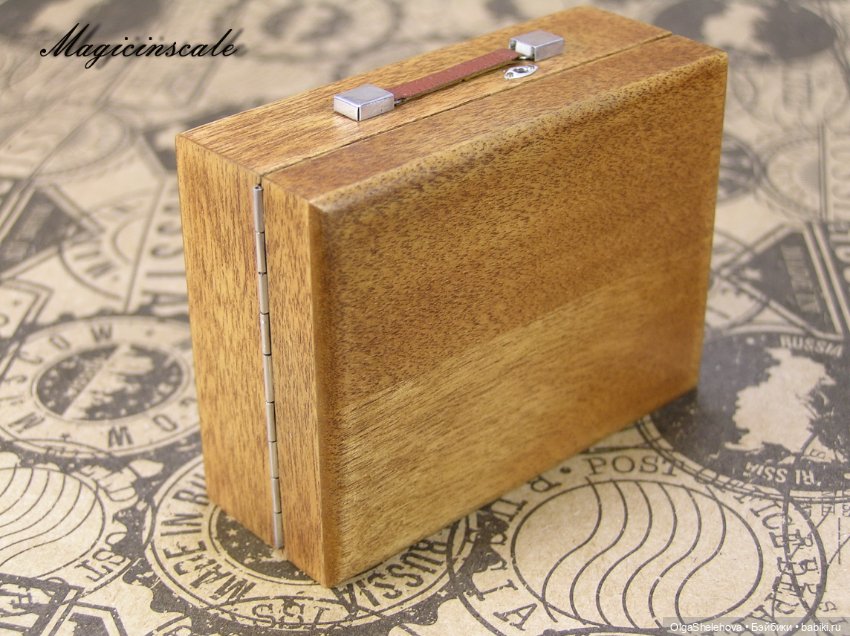 В шесть раз меньше, но не менее крут чем оригинал. Модель патефона в масштабе 1/6