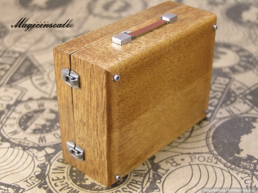 В шесть раз меньше, но не менее крут чем оригинал. Модель патефона в масштабе 1/6