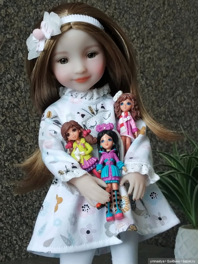 Ruby Red любимая кукла играет в куклы (фото 2)