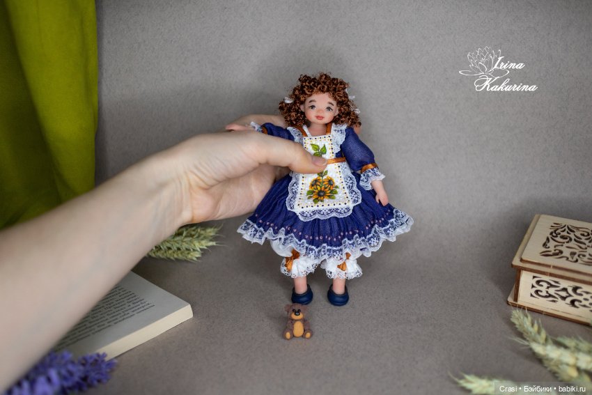 Девочка с хвостиками — Авторские миниатюрные куклы: лепка (фото 8)