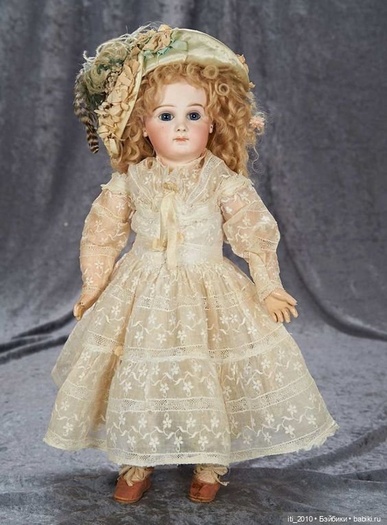 Простое белое платьице для антикварной девочки (ну или капля вдохновения на остаток дня)