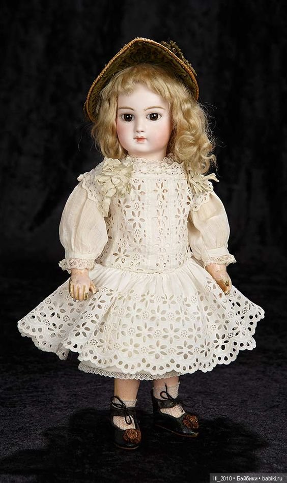 Простое белое платьице для антикварной девочки (ну или капля вдохновения на остаток дня)