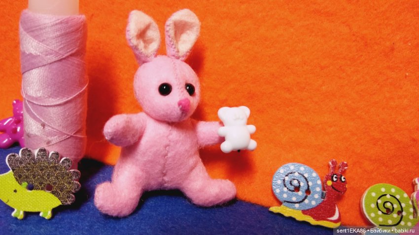 Малыш зайка — Авторские игрушки из разных материалов: синельная проволока