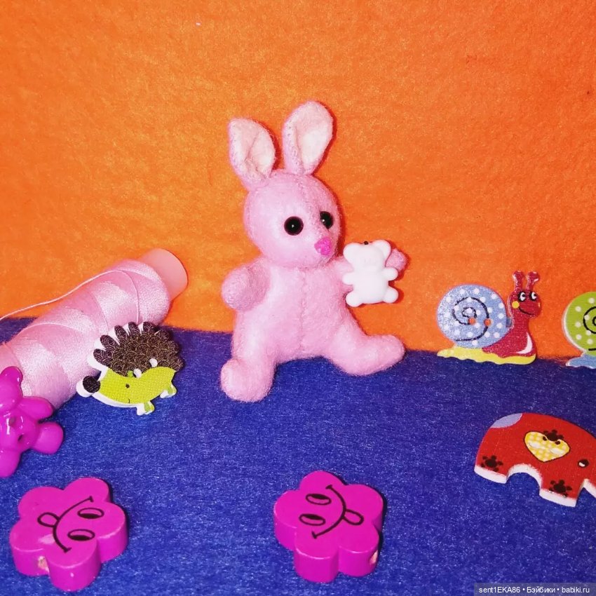 Малыш зайка — Авторские игрушки из разных материалов: синельная проволока (фото 2)