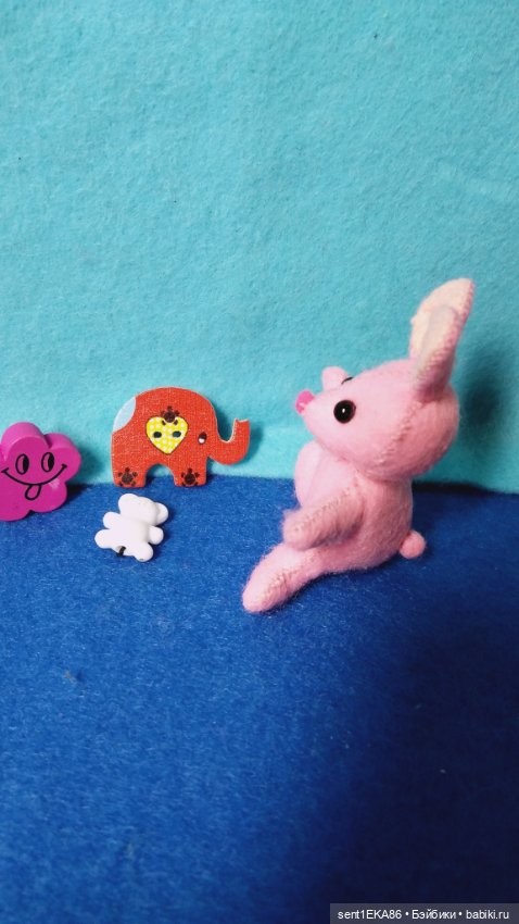 Малыш зайка — Авторские игрушки из разных материалов: синельная проволока