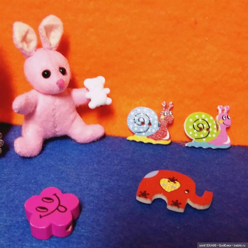 Малыш зайка — Авторские игрушки из разных материалов: синельная проволока (фото 5)