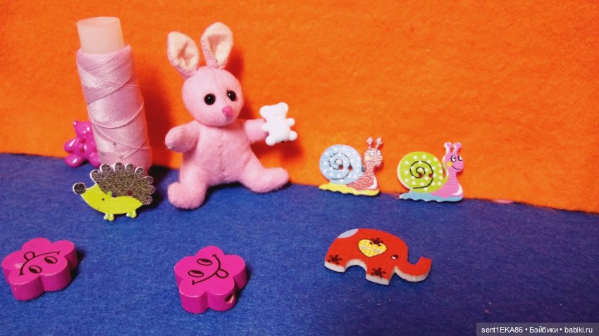 Малыш зайка — Авторские игрушки из разных материалов: синельная проволока