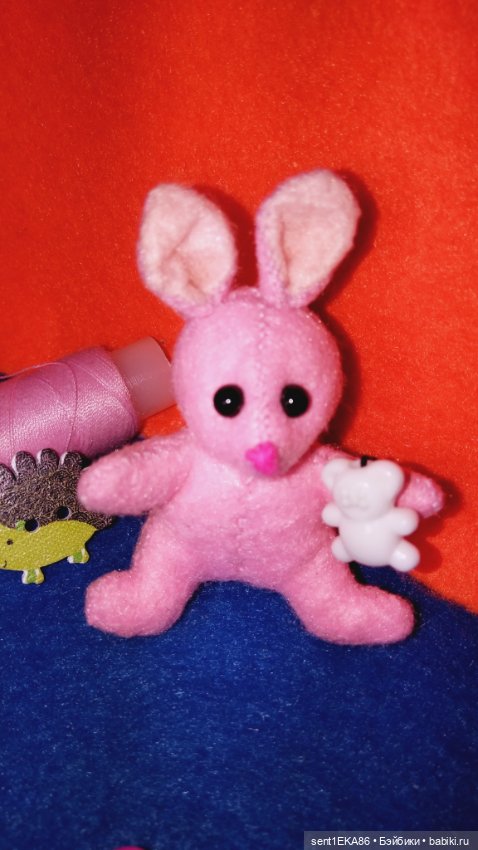 Малыш зайка — Авторские игрушки из разных материалов: синельная проволока