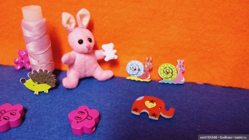 Малыш зайка — Авторские игрушки из разных материалов: синельная проволока