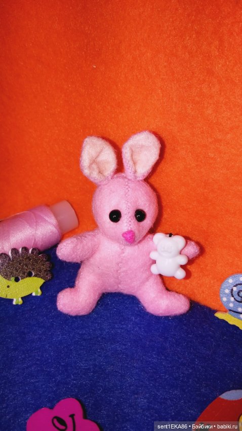 Малыш зайка — Авторские игрушки из разных материалов: синельная проволока