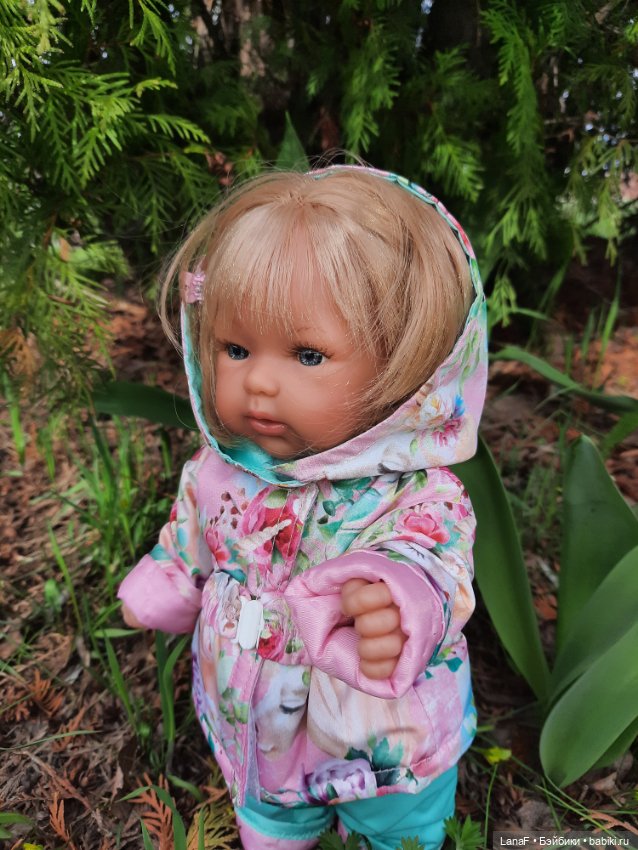 Апрель. Прогулка (пепита Антонио Хуан и оливия Вестида де Азул)