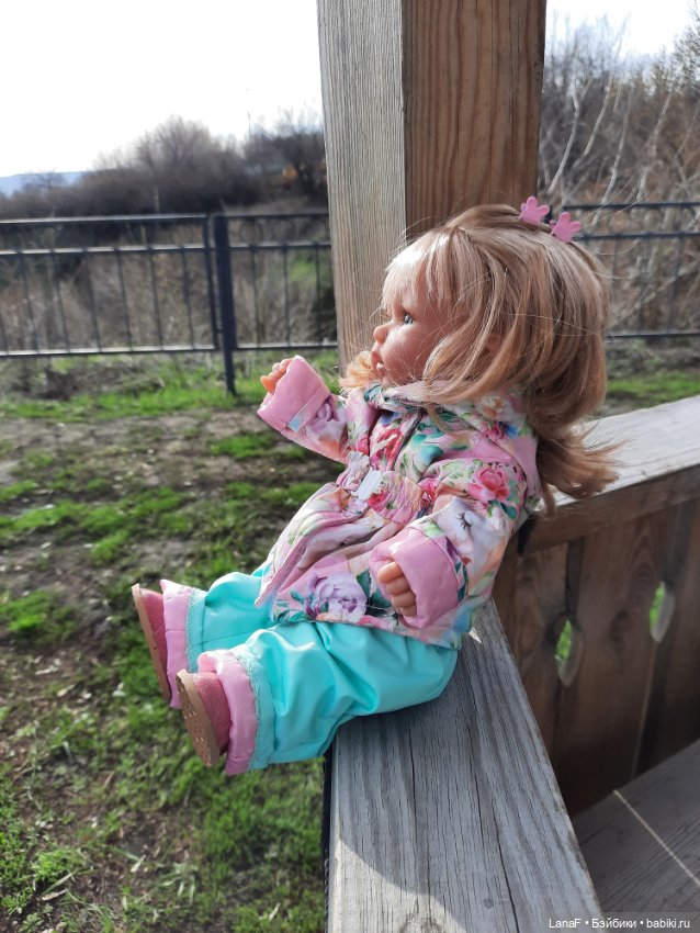 Апрель. Прогулка (пепита Антонио Хуан и оливия Вестида де Азул)