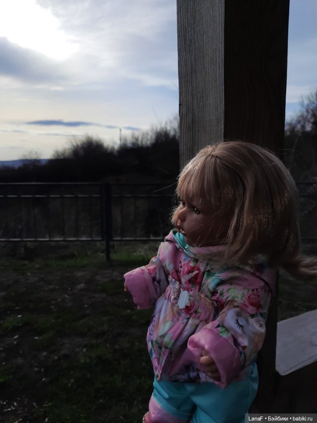 Апрель. Прогулка (пепита Антонио Хуан и оливия Вестида де Азул)