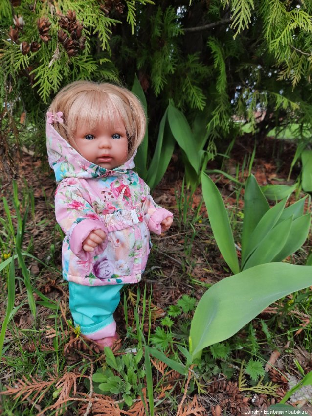 Апрель. Прогулка (пепита Антонио Хуан и оливия Вестида де Азул)